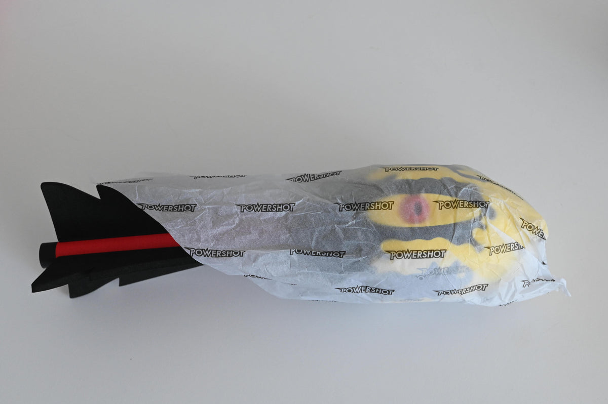 Speerbal met geïntegreerde fluitjes