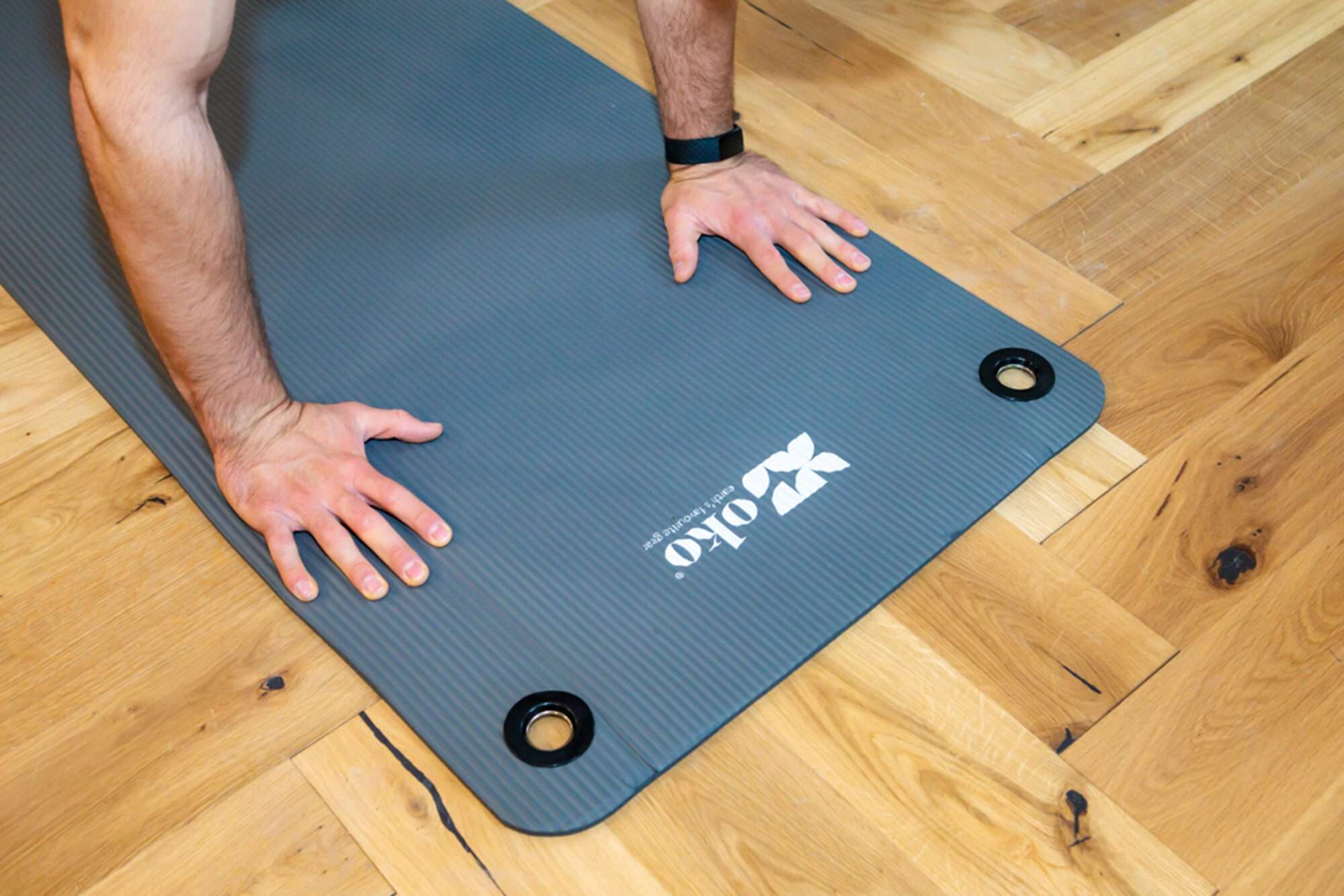 Image du produit : Tapis de yoga OKO avec oeillets épaisseur au choix 0,8 ou 1,5 cm
