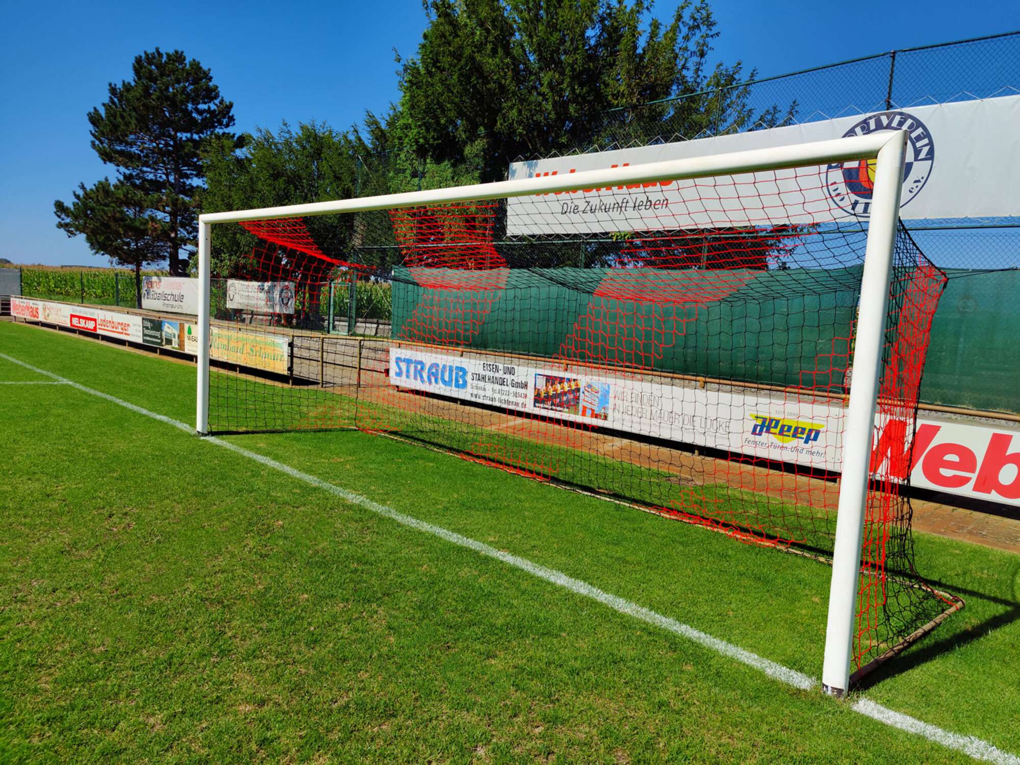 Image du produit : Filet de foot - 7,32 x 2,44 x 2 x 2m - 4mm - NOIR / ROUGE