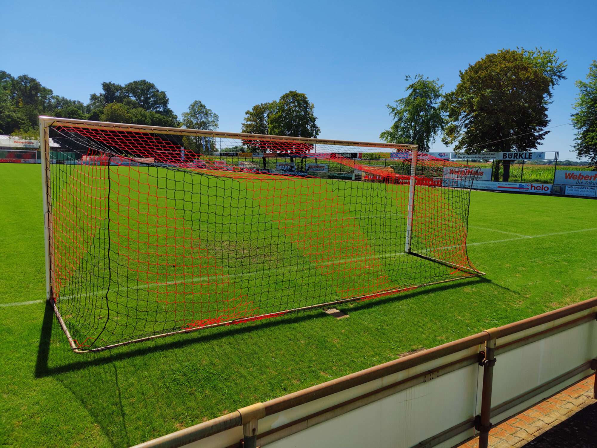 Image du produit : Filet de foot - 7,32 x 2,44 x 2 x 2m - 4mm - NOIR / ROUGE