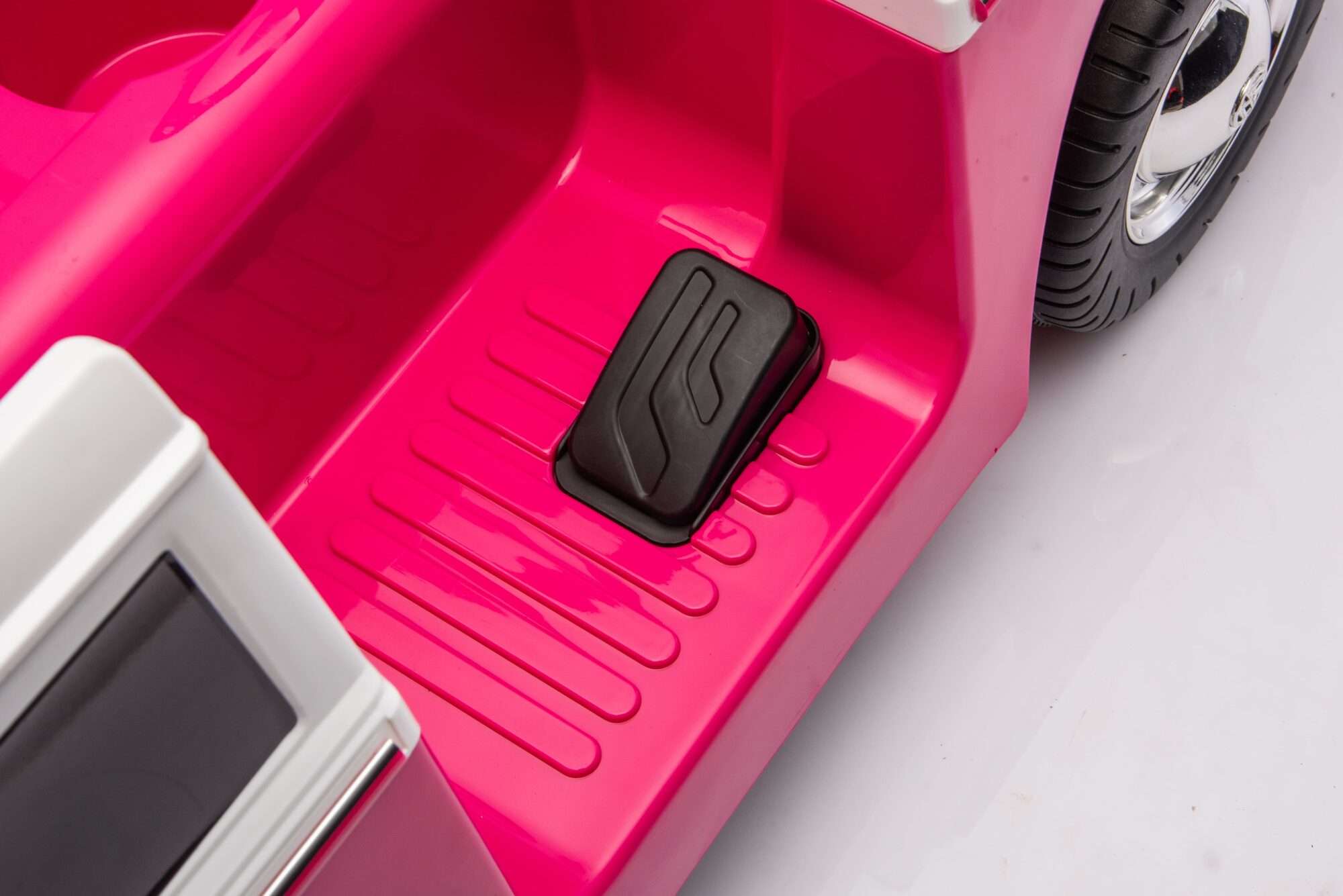 Image du produit : Voiture Électrique pour Enfant Volkswagen Officielle – Rose & Blanc (3 à 8 ans)