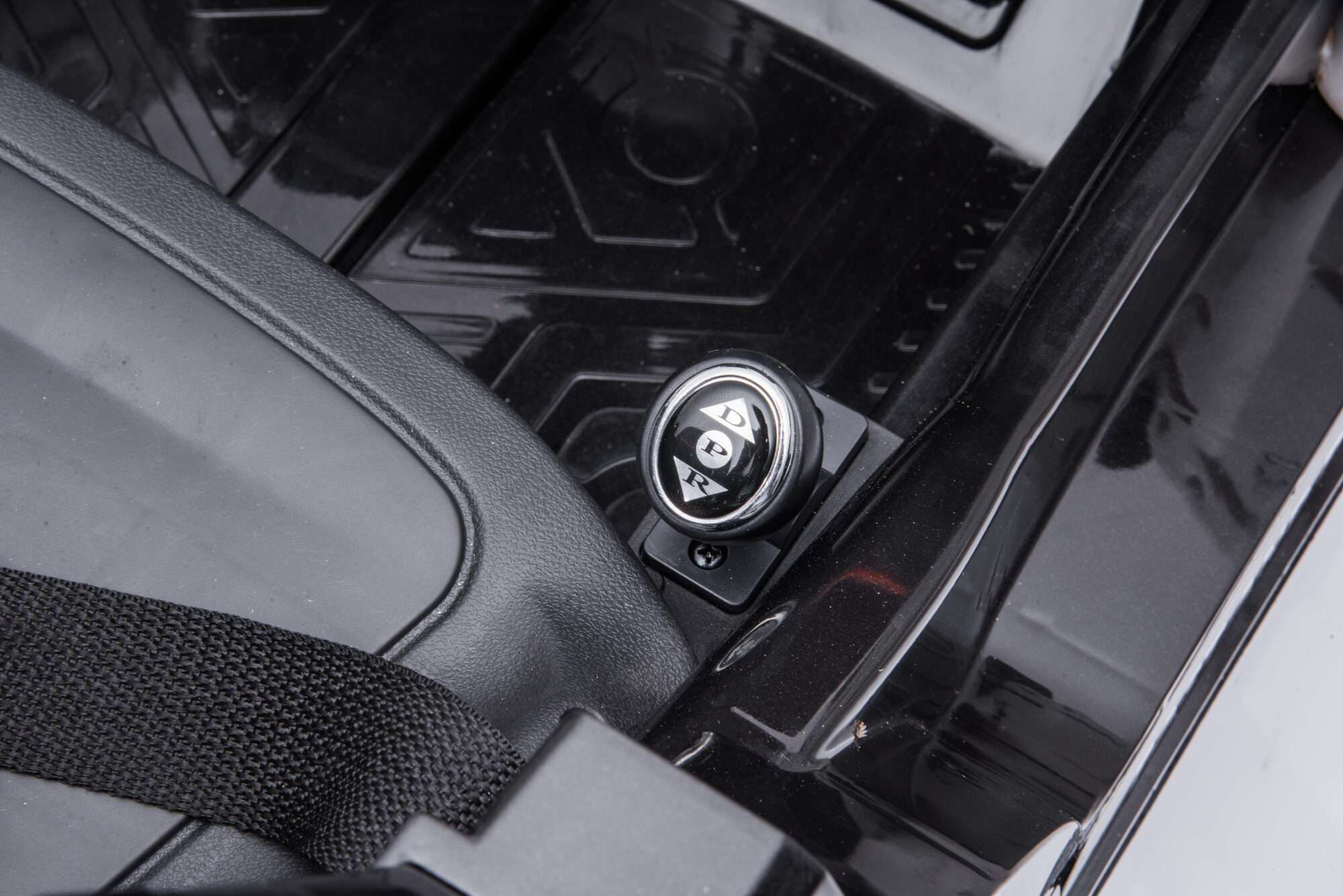 Image du produit : Police car in black color (3-8 years)