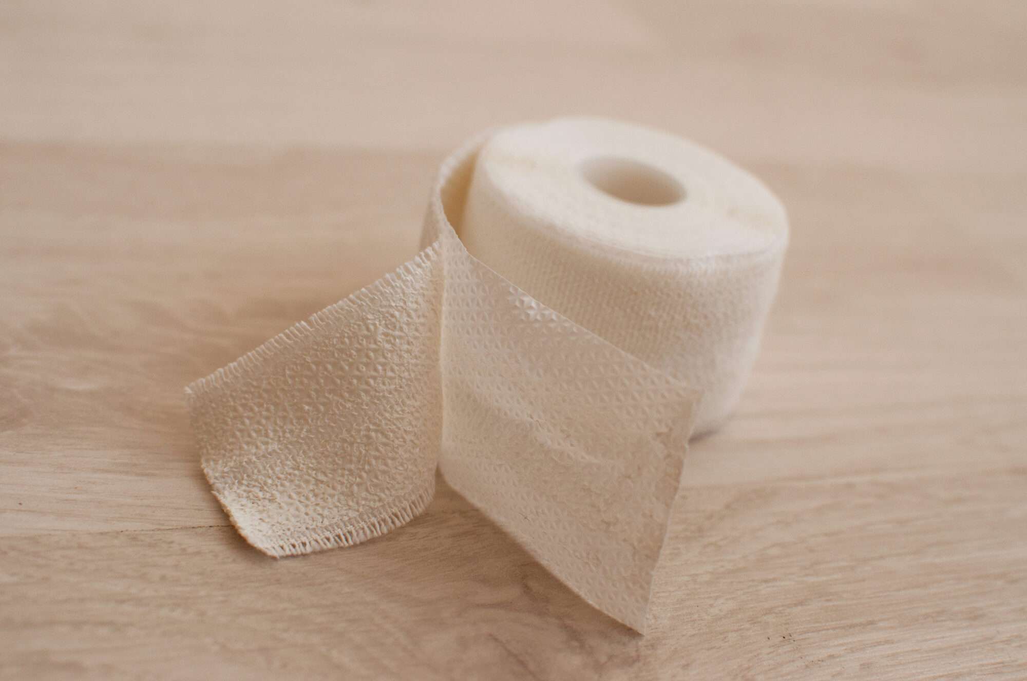 Image du produit : BANDAGE ELASTIQUE ET ADHESIF 3cm x 2,5m
