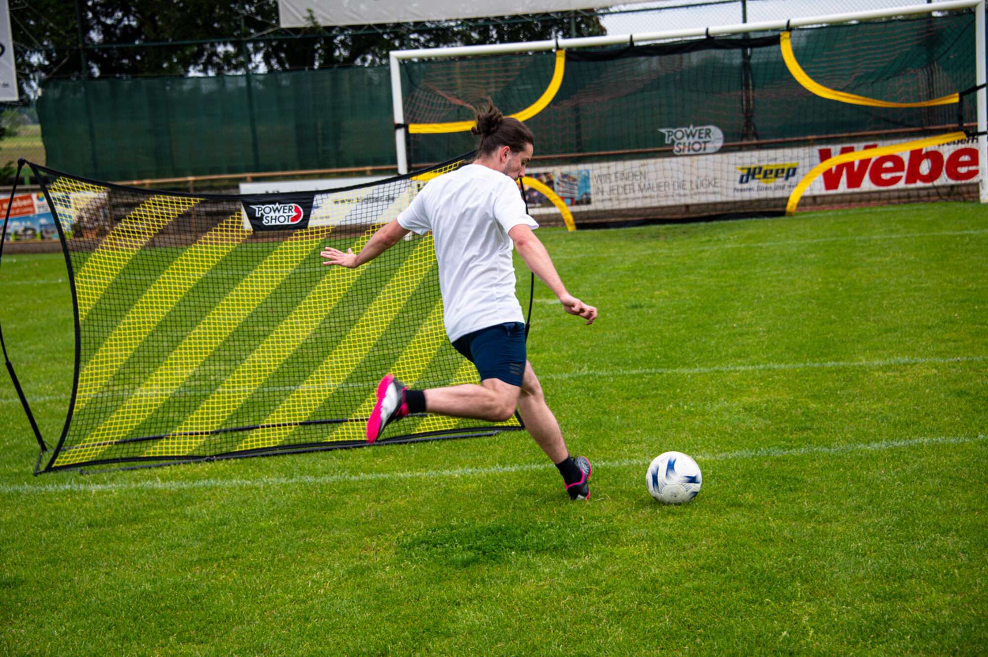 Image du produit : Filet de rebond 240 x 150cm - Idéal pour jouer au foot