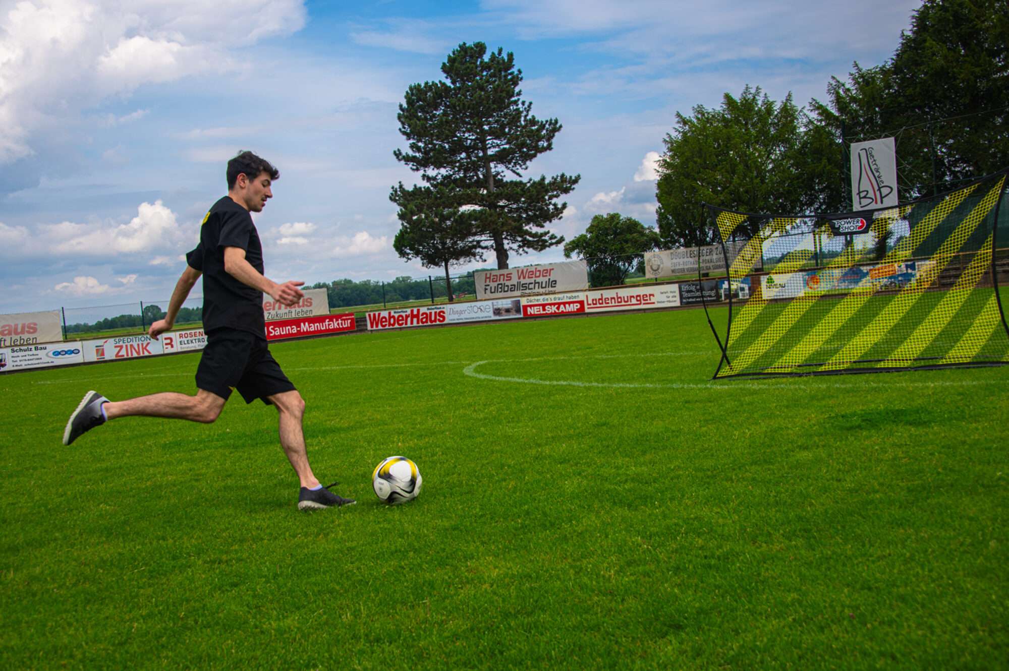 Image du produit : Filet de rebond 240 x 150cm - Idéal pour jouer au foot