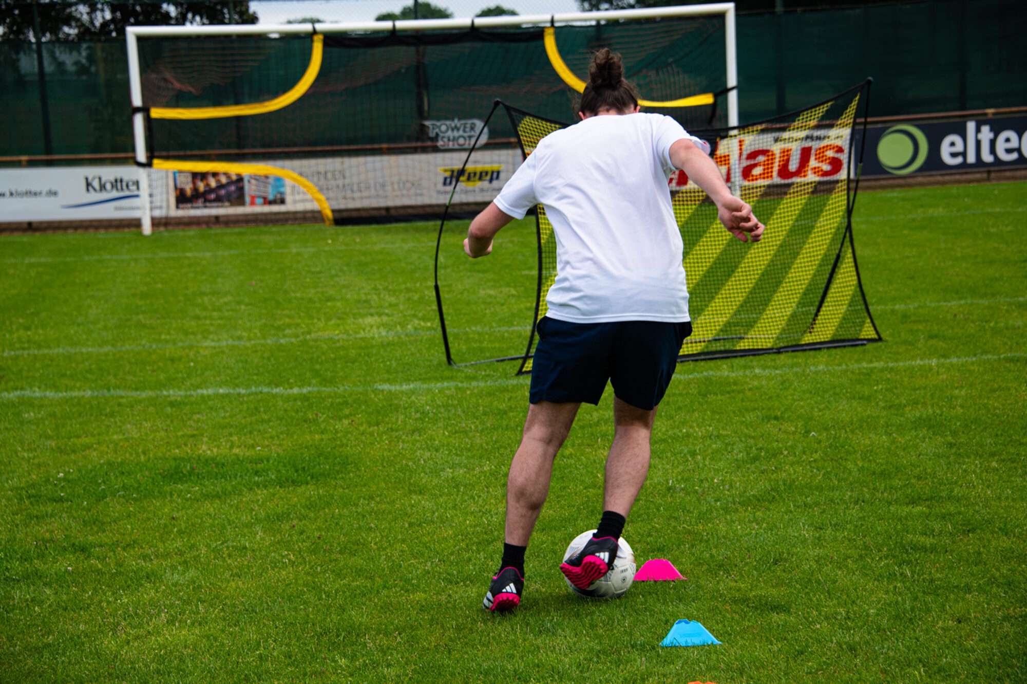 Image du produit : Filet de rebond 240 x 150cm - Idéal pour jouer au foot