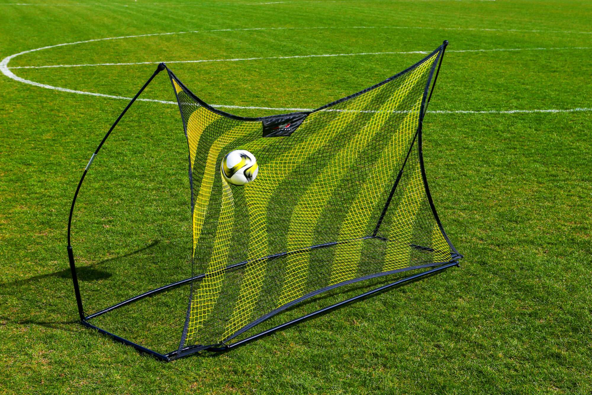 Image du produit : Filet de rebond 240 x 150cm - Idéal pour jouer au foot